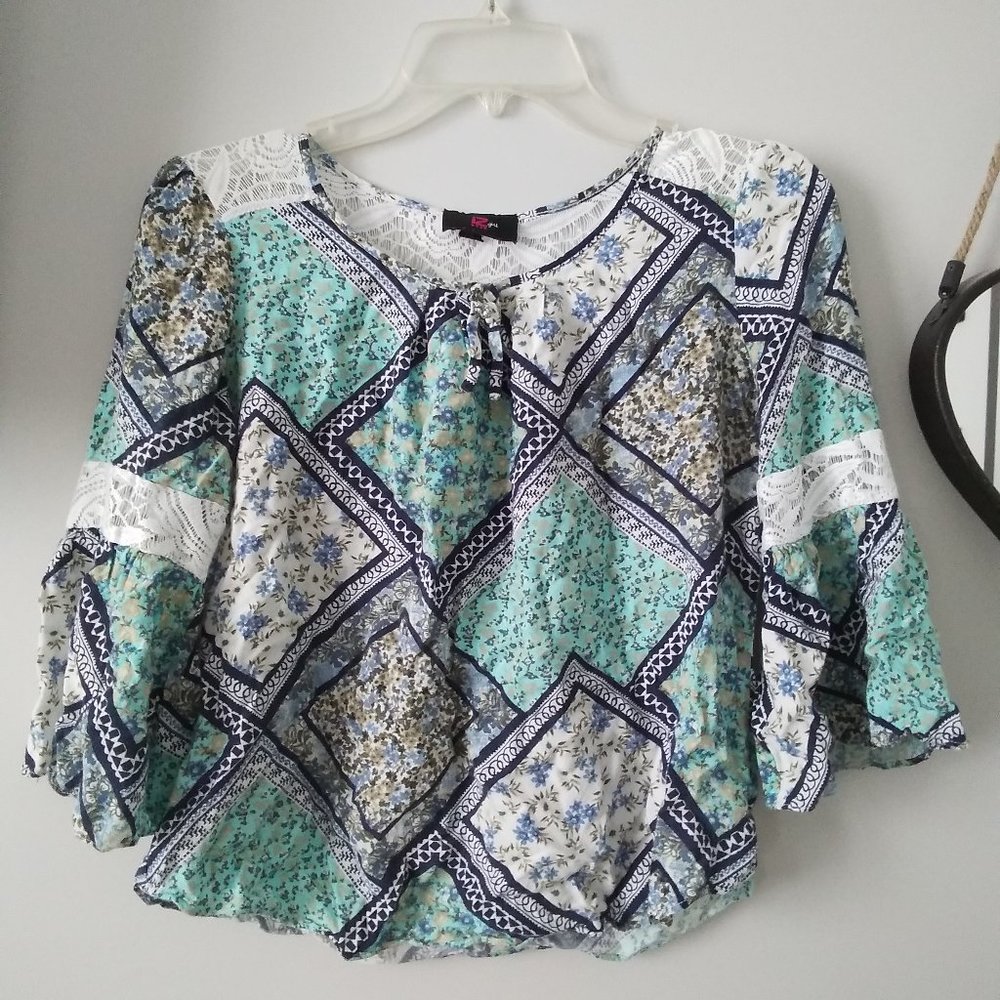 Flowy long sleeve patch shirt Size XL in girls